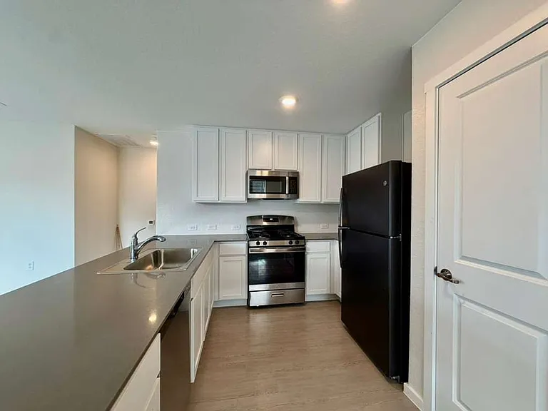 1402 Bertha Br — Photo 7