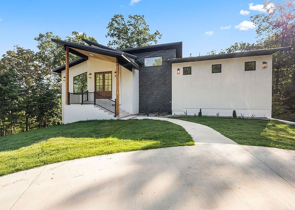 1st image of 4 Davington Ln