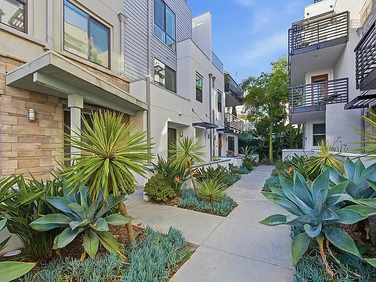 1566 Vista Del Mar Way #3 — Photo 4