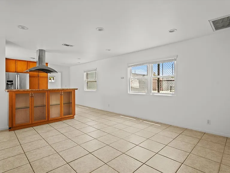 6443 Matilija Ave — Photo 32