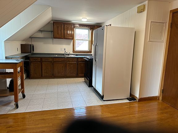 2nd image of 7 Hathorn St #3
