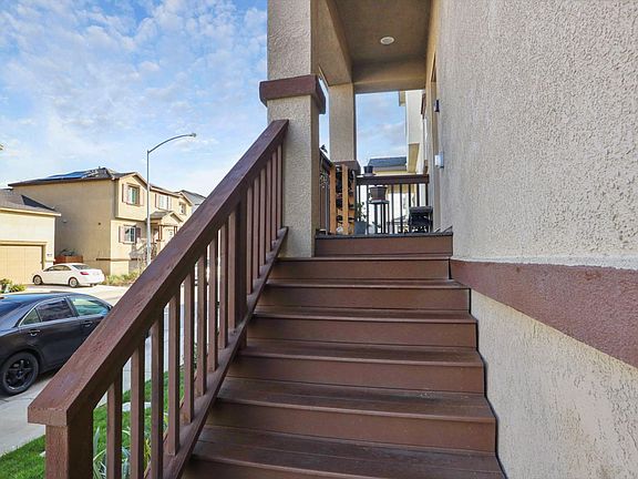 2nd image of 1540 Battlement Dr