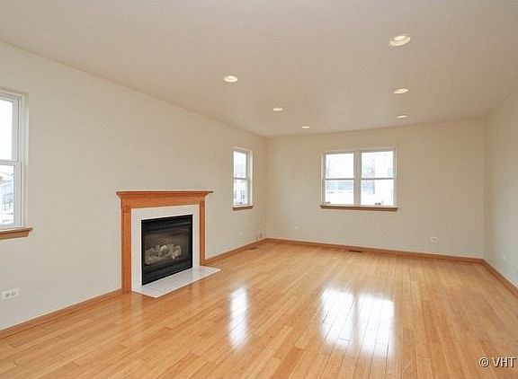 2nd image of 1561 N Metropolitan Ave