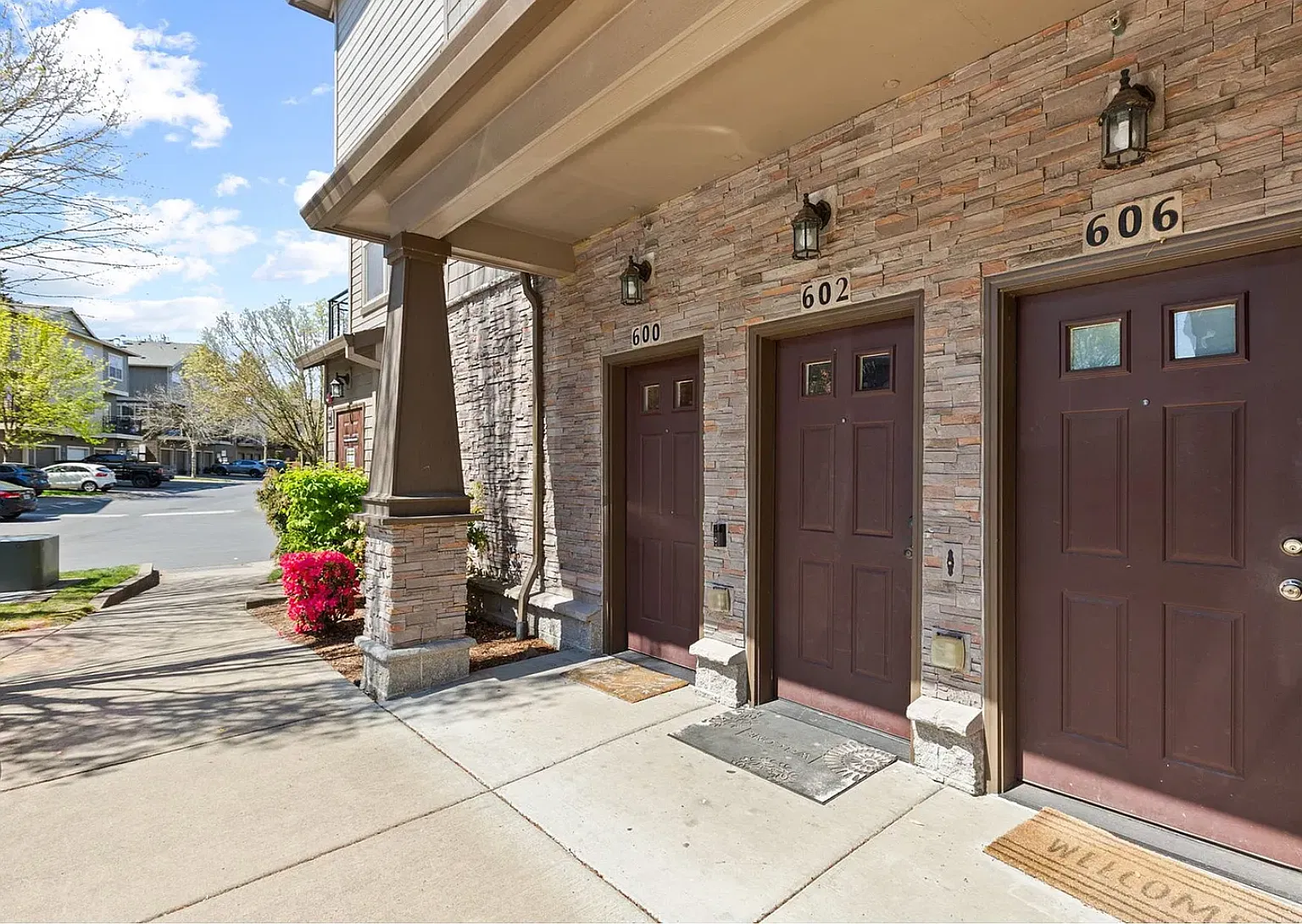 2 bed, 1249 sqft, $2,400 — Photo 3