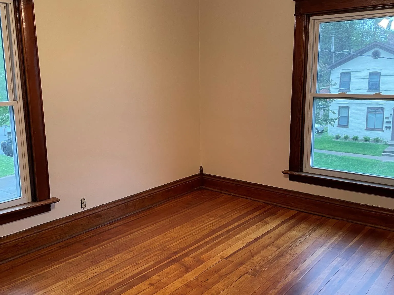 311 N Gilbert St — Photo 2