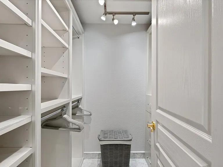 15221 N Clubgate Dr #2062 — Photo 14