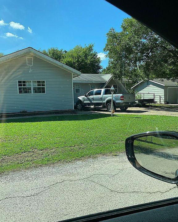 2nd image of 1212 N Griffin Ave