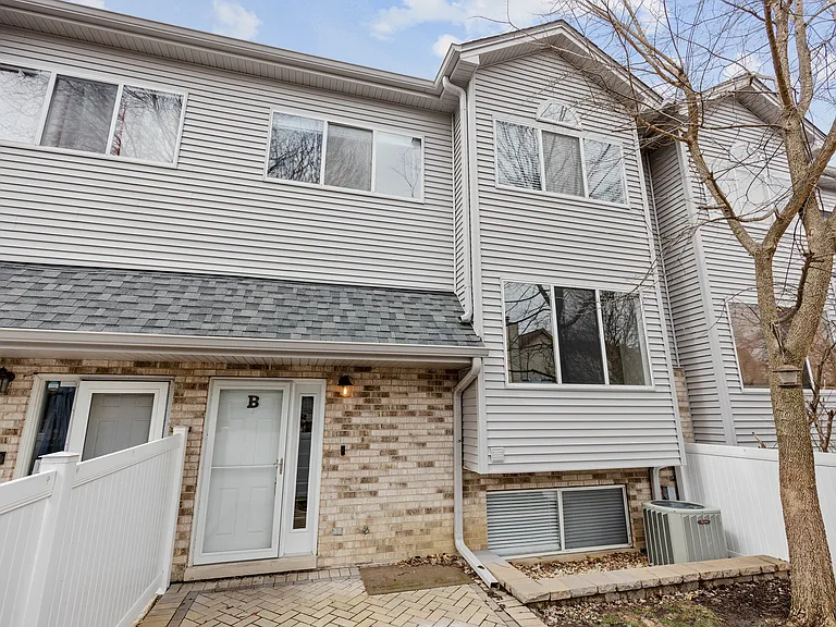 332 Park Ridge Ln #5-B — Photo 1