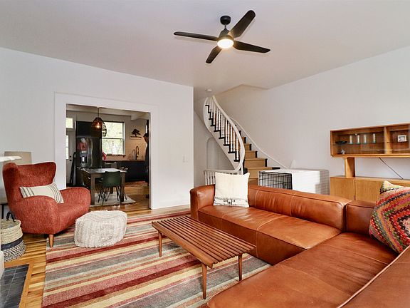 4th image of 820 Grand St #2A
