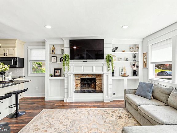 5th image of 108 School House Ln