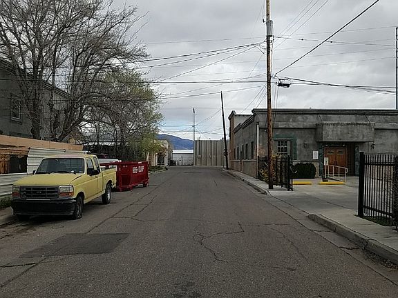 4th image of 417 Cordova Ave NW