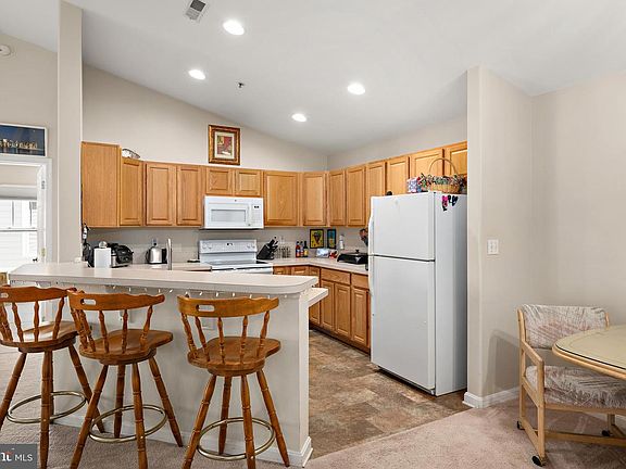 3rd image of 3603 N Sagamore Dr Unit J