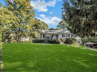 29 Thompson Hay Path, Setauket, NY 11733