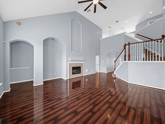 5th image of 12 Palomar Dr