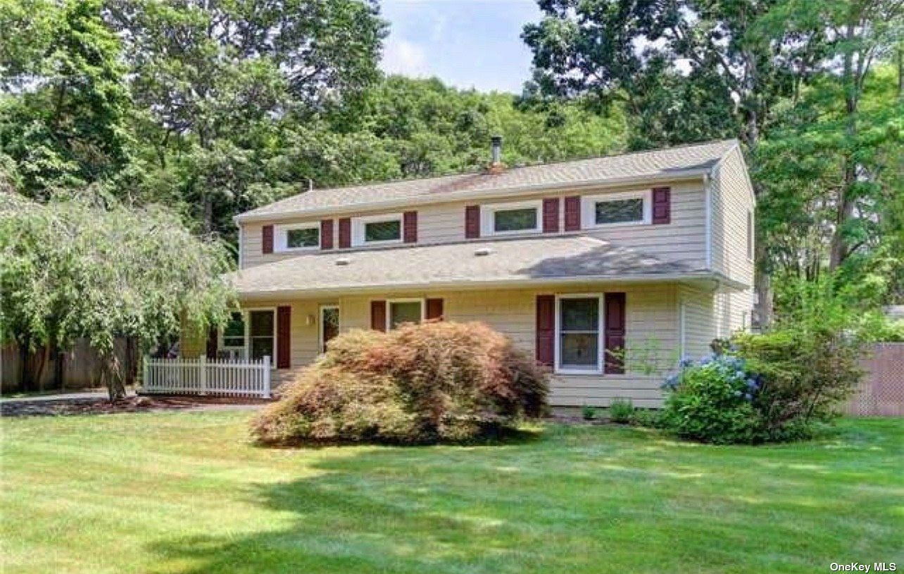 118 Pinelawn Avenue Shirley NY 11967 Zillow