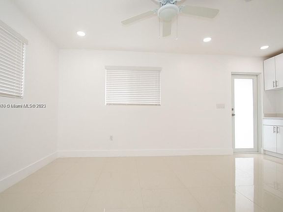 5th image of 233 NW 53rd Ave