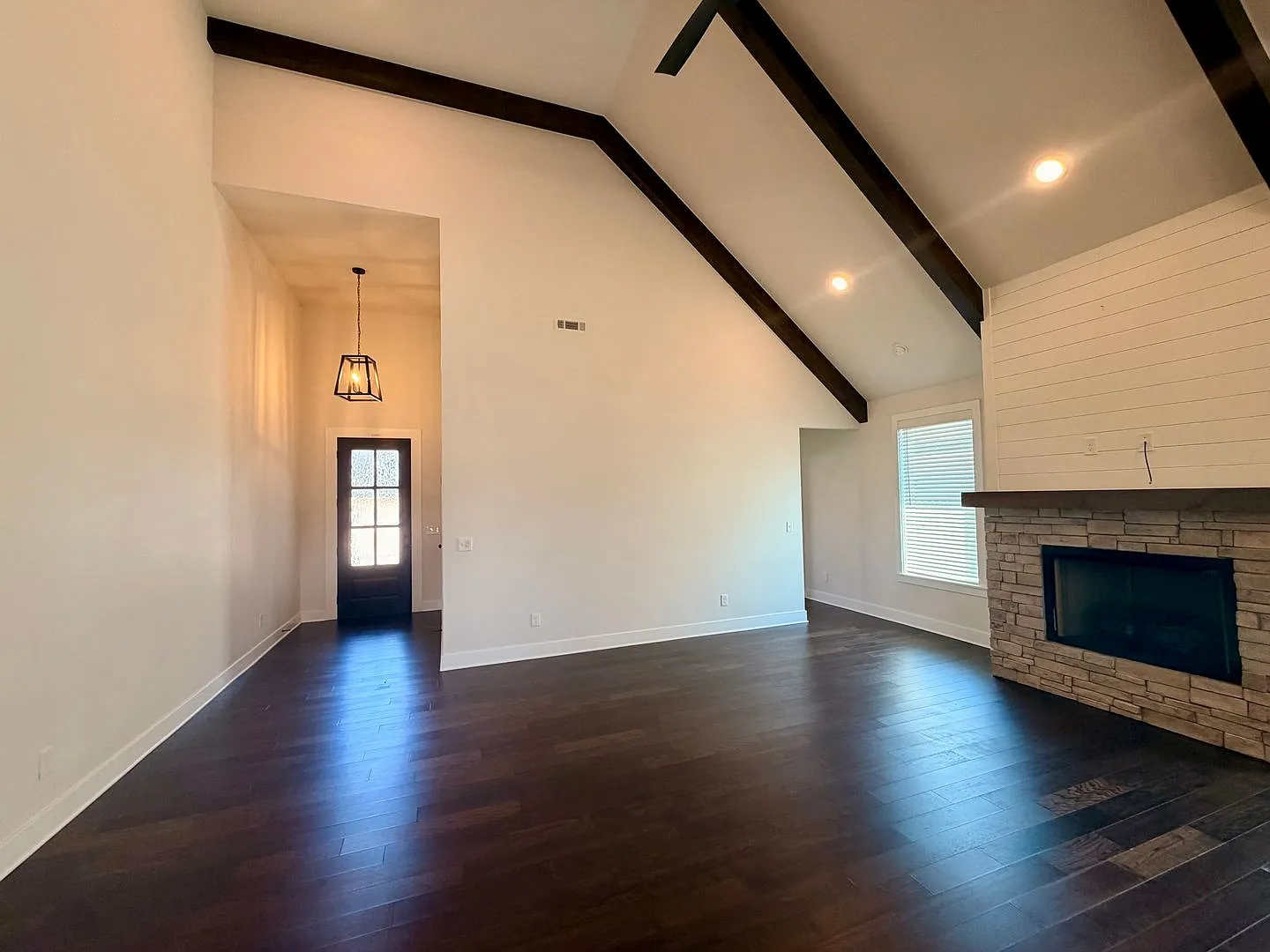 Spacious 4-Bedroom Home with 3-Car Garage — Photo 3