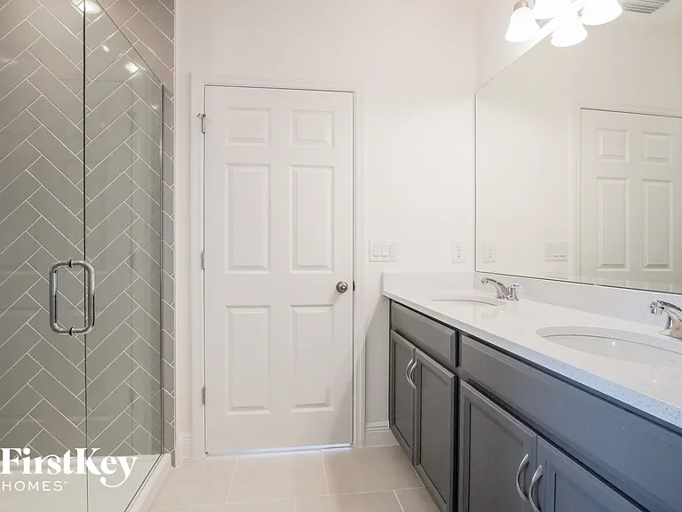 681 Blackstone St — Photo 9