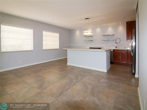3rd image of 4050 NE 12th Ter