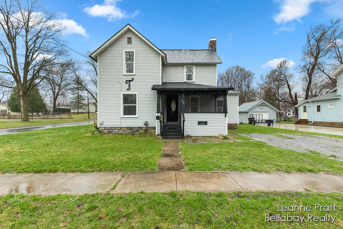 636 E Bond St photo 1