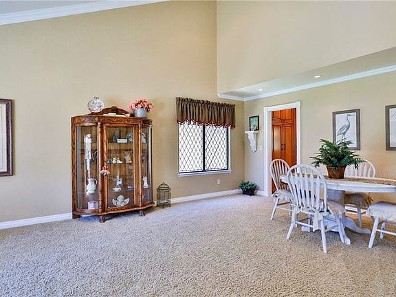 5th image of 901 Driftwood St