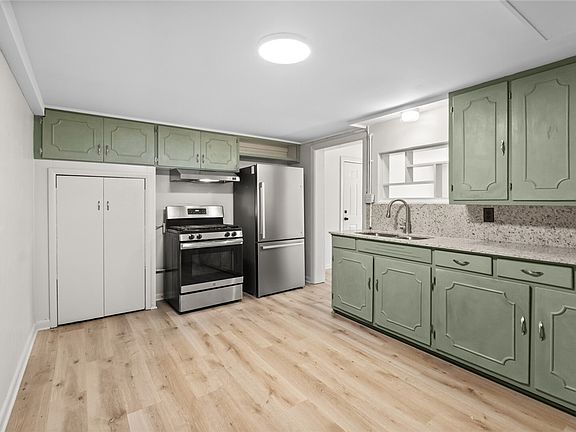 3rd image of 401 N Assembly Dr