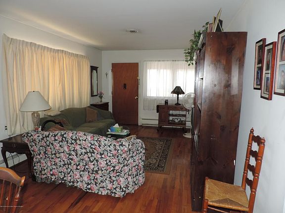 5th image of 32 Palisades Dr