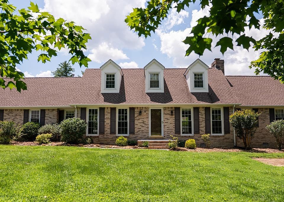 1st image of 725 Liberty Ct