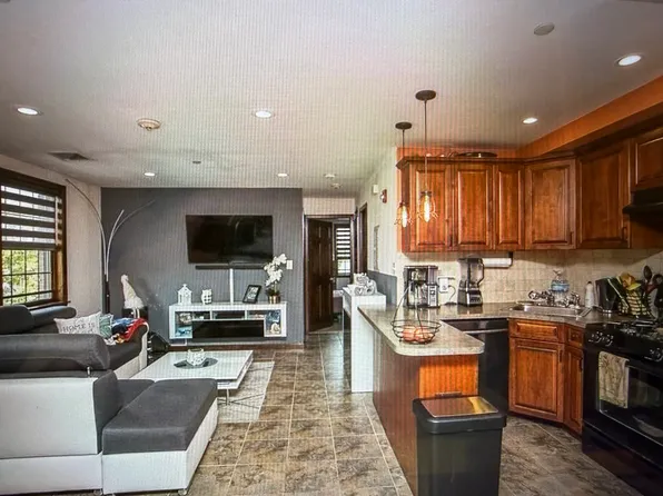 730 W Montauk Hwy APT 1, Lindenhurst, NY 11757