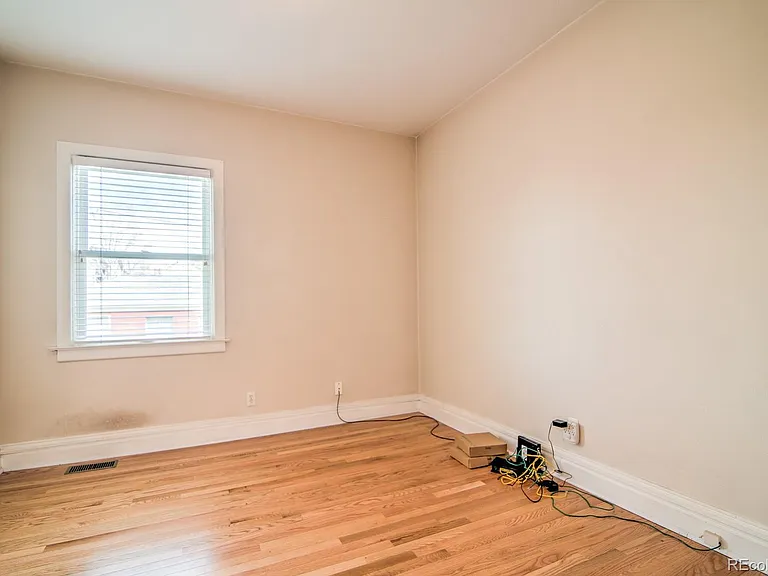 86 N Pearl St — Photo 9