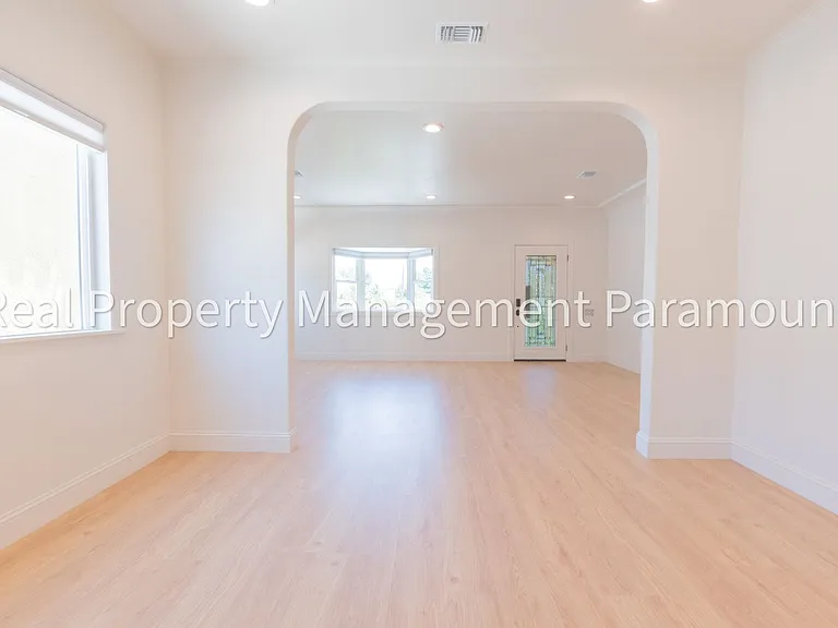1867 S Redondo Blvd — Photo 14