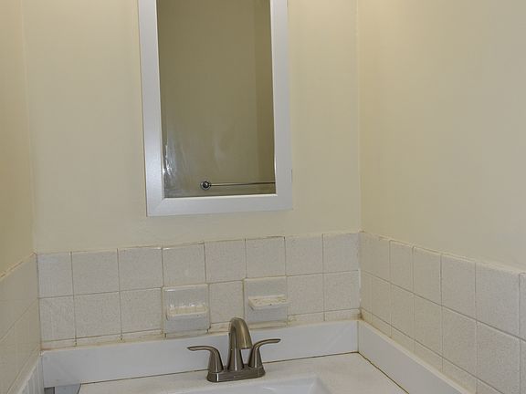 3rd image of 126 California Ave