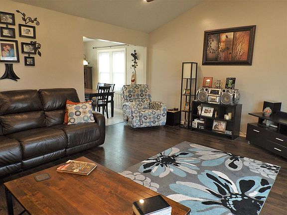 5th image of 707 Sandalwood Dr