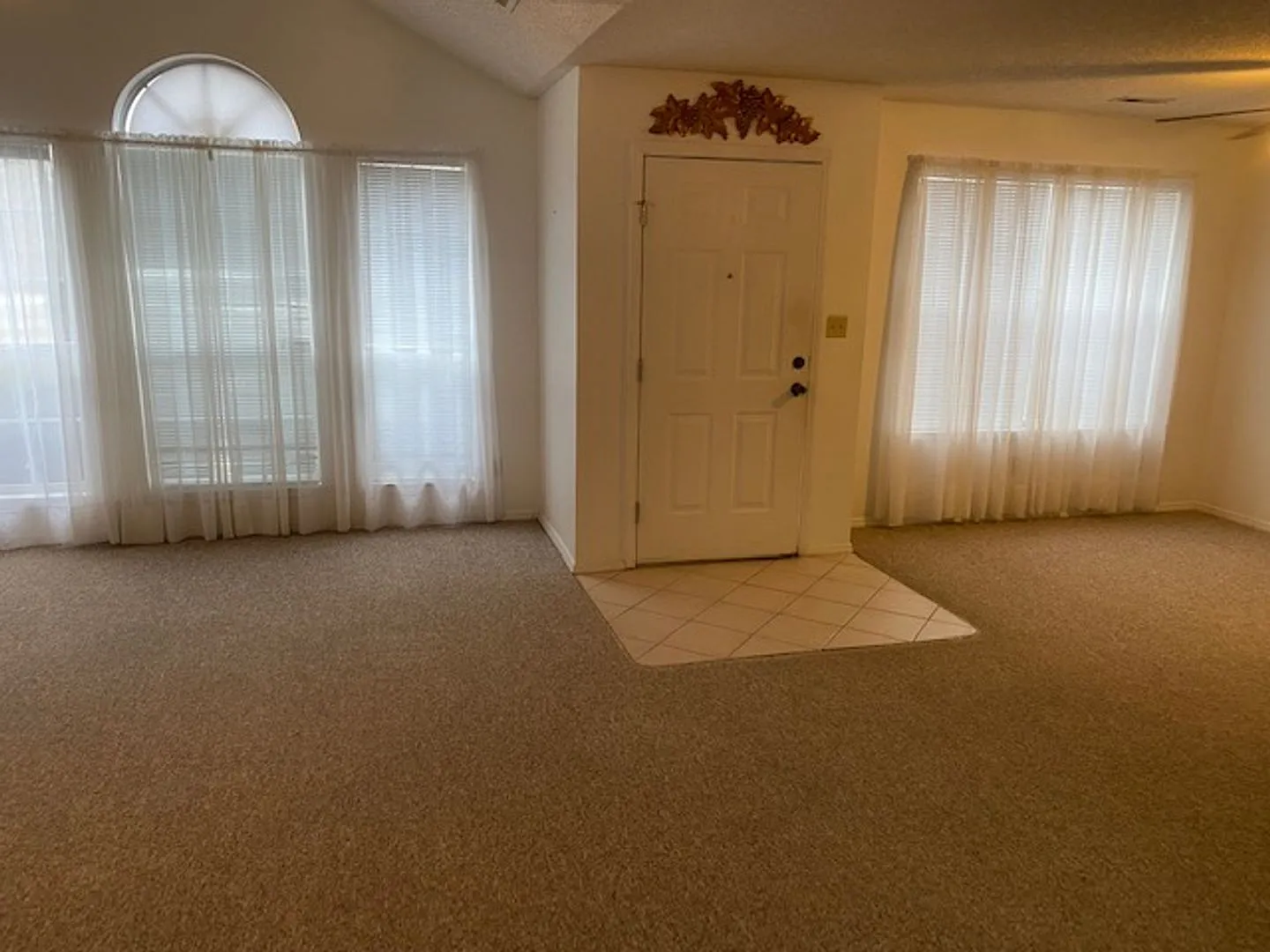 Great Location! Nice 2 Bedroom 2 Bath In Joplin-$1200 Rent-$1200 Deposit — Photo 4