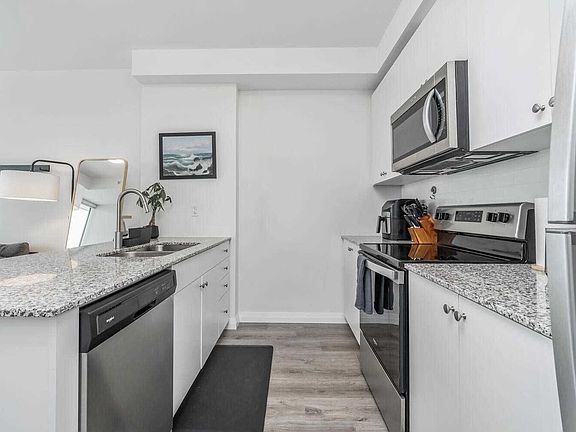5th image of 60 Charles St W #1206