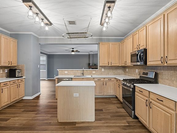4th image of 1145 Whispering Trail Cir