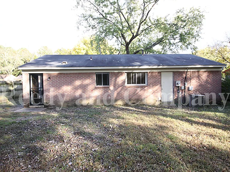4557 Spring Valley Dr — Photo 17