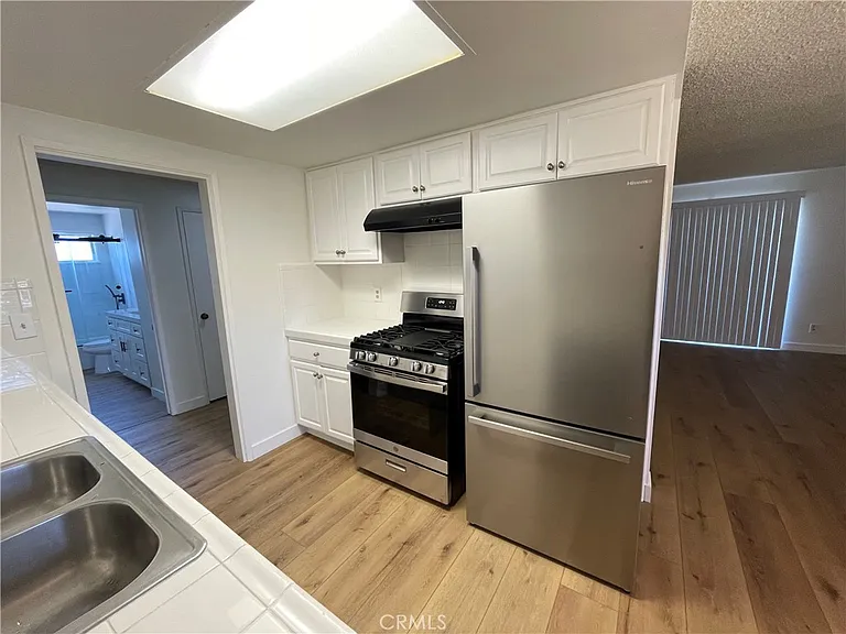972 W 14th St #3 — Photo 19