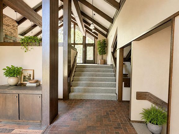 3rd image of 1501 Oakhill Cir