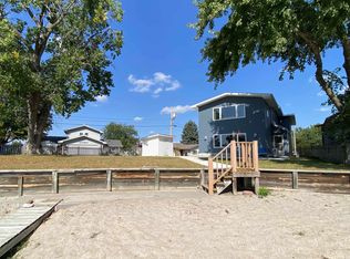 11 S Shore Dr, Columbus, NE 68601