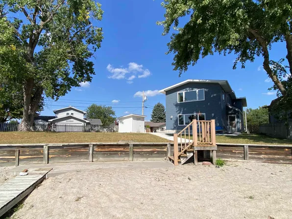 11 S Shore Dr, Columbus, NE 68601