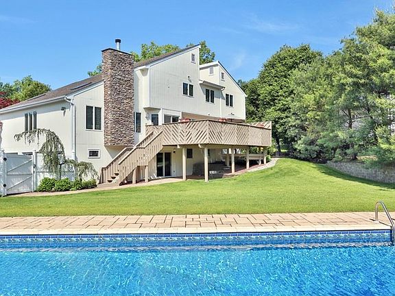 5th image of 6 Walnut Ct