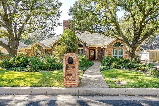 1st image of 7020 Castle Creek Dr E