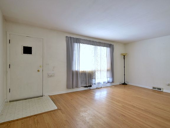 4th image of 9861 Soreng Ave