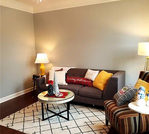 4th image of 196 Welton Way