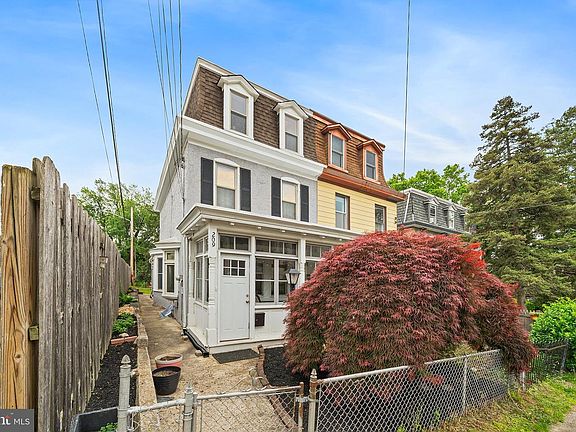 2nd image of 209 Harry St
