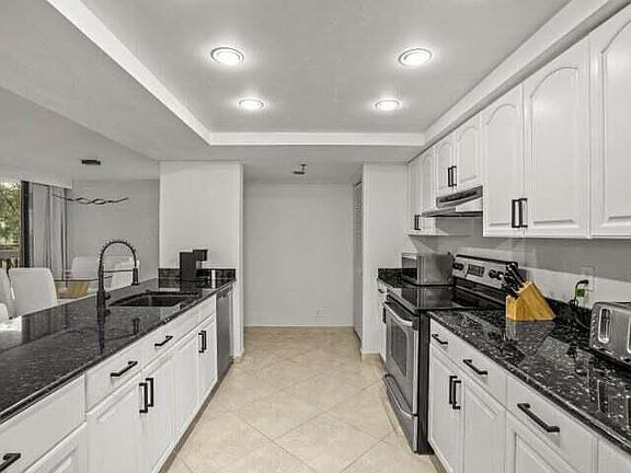 2nd image of 955 Egret Cir APT 204