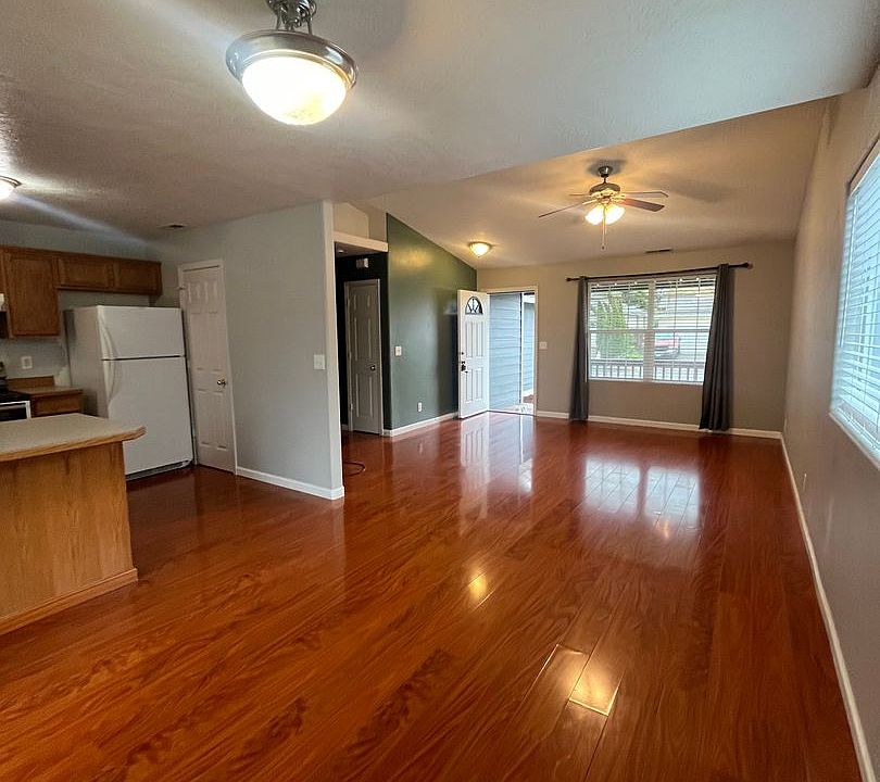 1st image of 812 Arthur Ave