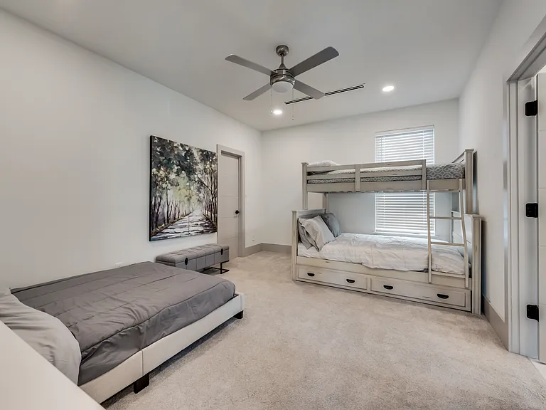 4528 W Amherst Ave — Photo 33