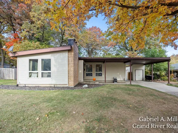 2111 Floyd St SW, Wyoming, MI 49519